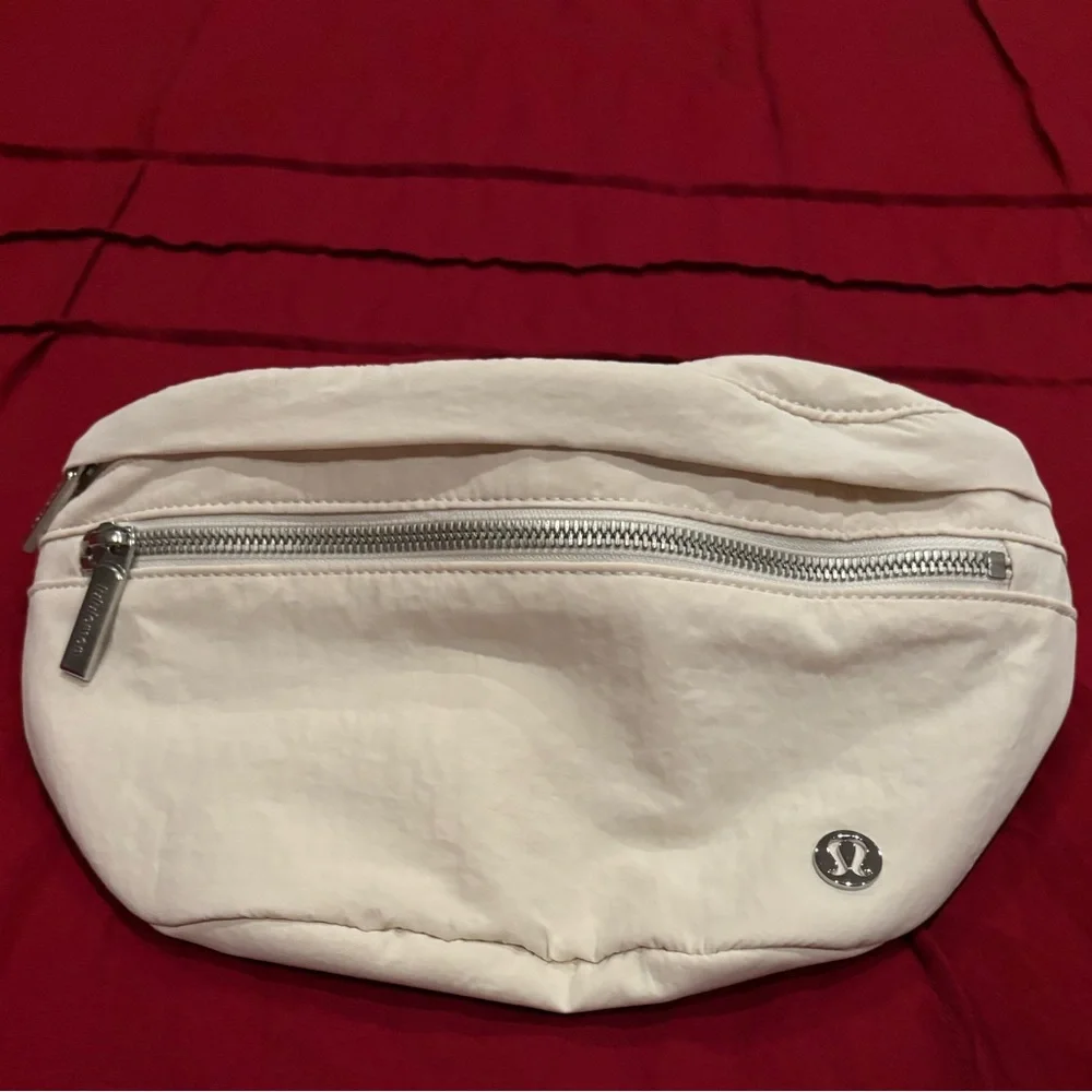 lululemon adventurer belt bag City Keep them close in this versatile belt bag that helps you get out the door and on to your next adventure. Lululemon City Adventurer Belt Bag